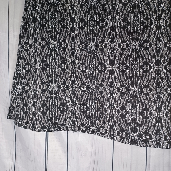 Tranquulity Black and White Patterned Athletic Skirt - Picture 4 of 8